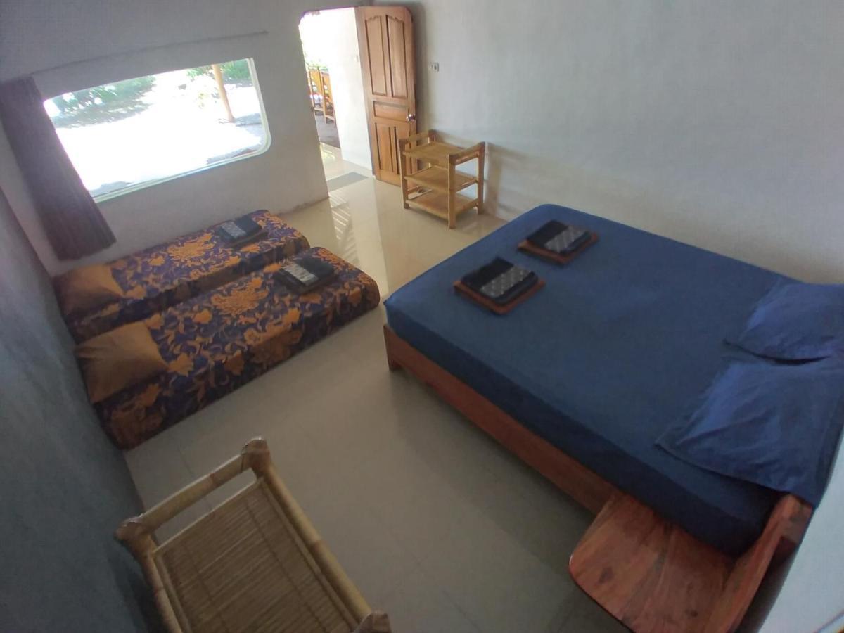 East Lombok Dive Hotel - 3 Private Rooms On The Beach With Seaview & Scuba Diving Center Labuhan Pandan Exterior photo