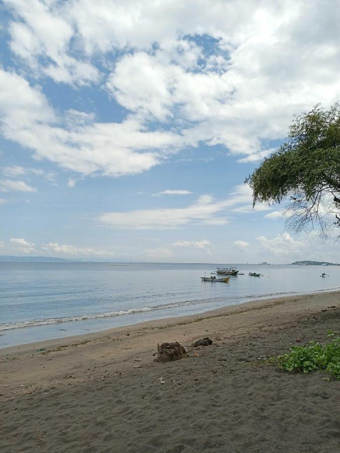 East Lombok Dive Hotel - 3 Private Rooms On The Beach With Seaview & Scuba Diving Center Labuhan Pandan Exterior photo