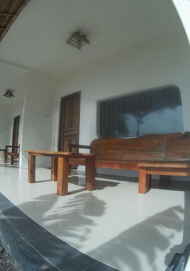 East Lombok Dive Hotel - 3 Private Rooms On The Beach With Seaview & Scuba Diving Center Labuhan Pandan Exterior photo